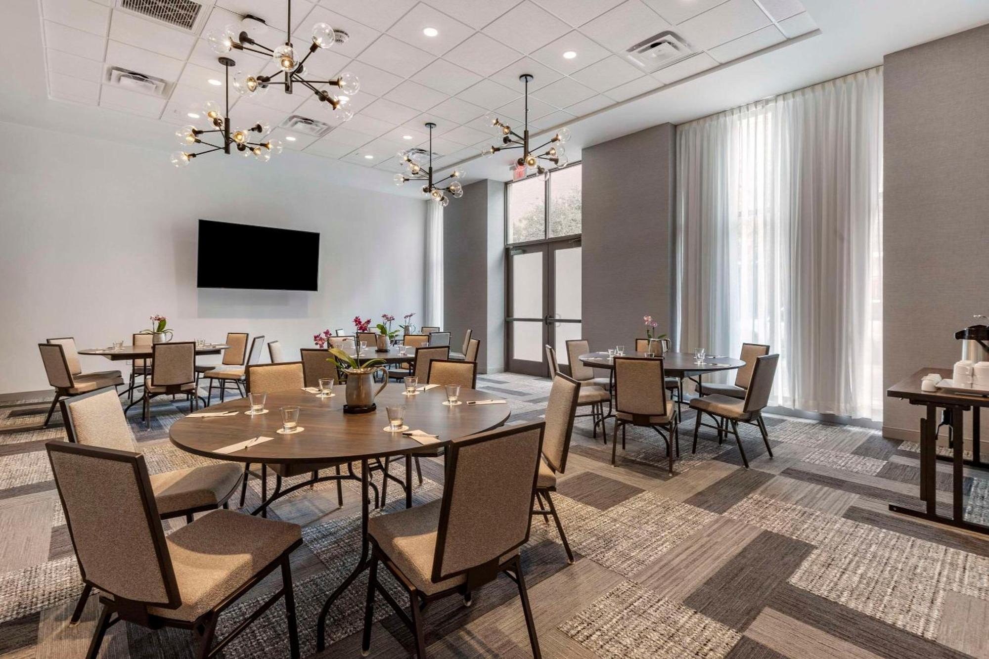 Cambria Hotel Savannah Downtown Historic District Экстерьер фото